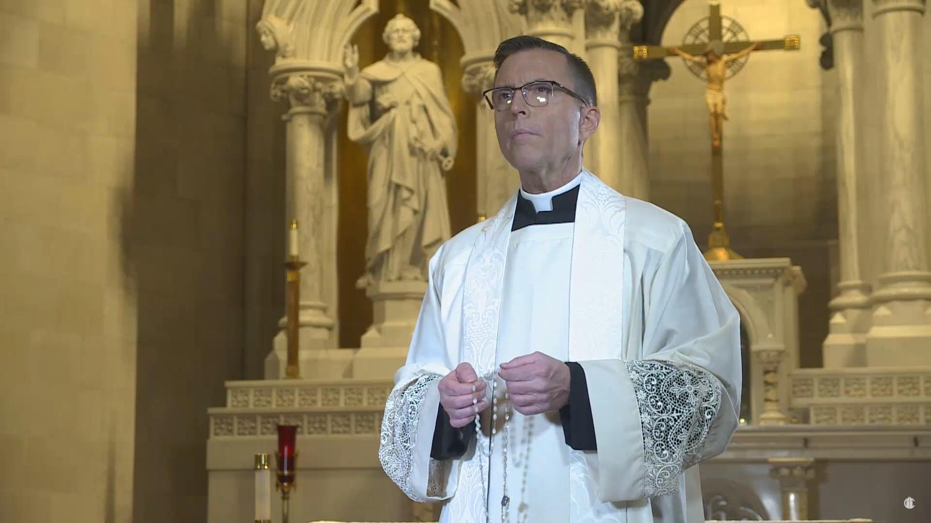 Bostonský pomocný biskup Robert Reed publikoval po slúžení svojej prvej ...